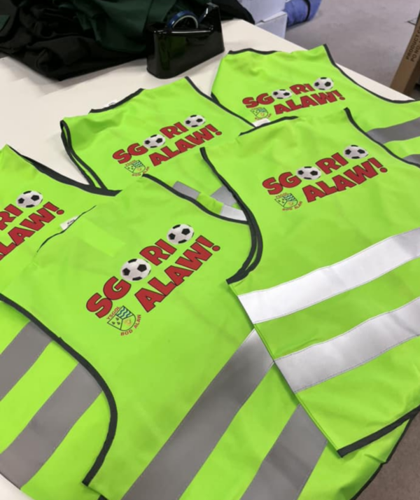 personalised coompany business high vis vest with logo print front back large high quality north west wales for school ysgol sports team wear