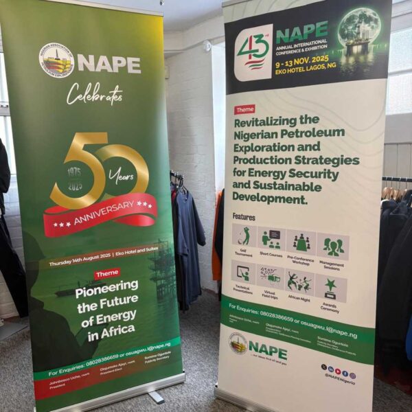 personalised branded outdoor indoor banners pop up pull up retractable high quality affordable design cutom business company events